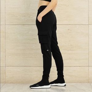 Alo Yoga Unwind Black Cargo Pant